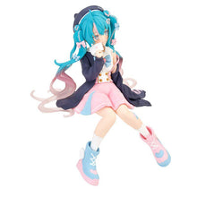 Load image into Gallery viewer, FuRyu Hatsune Miku - Hatsune Miku Love Sailor Ver. Noodle Stopper Figure FR40069